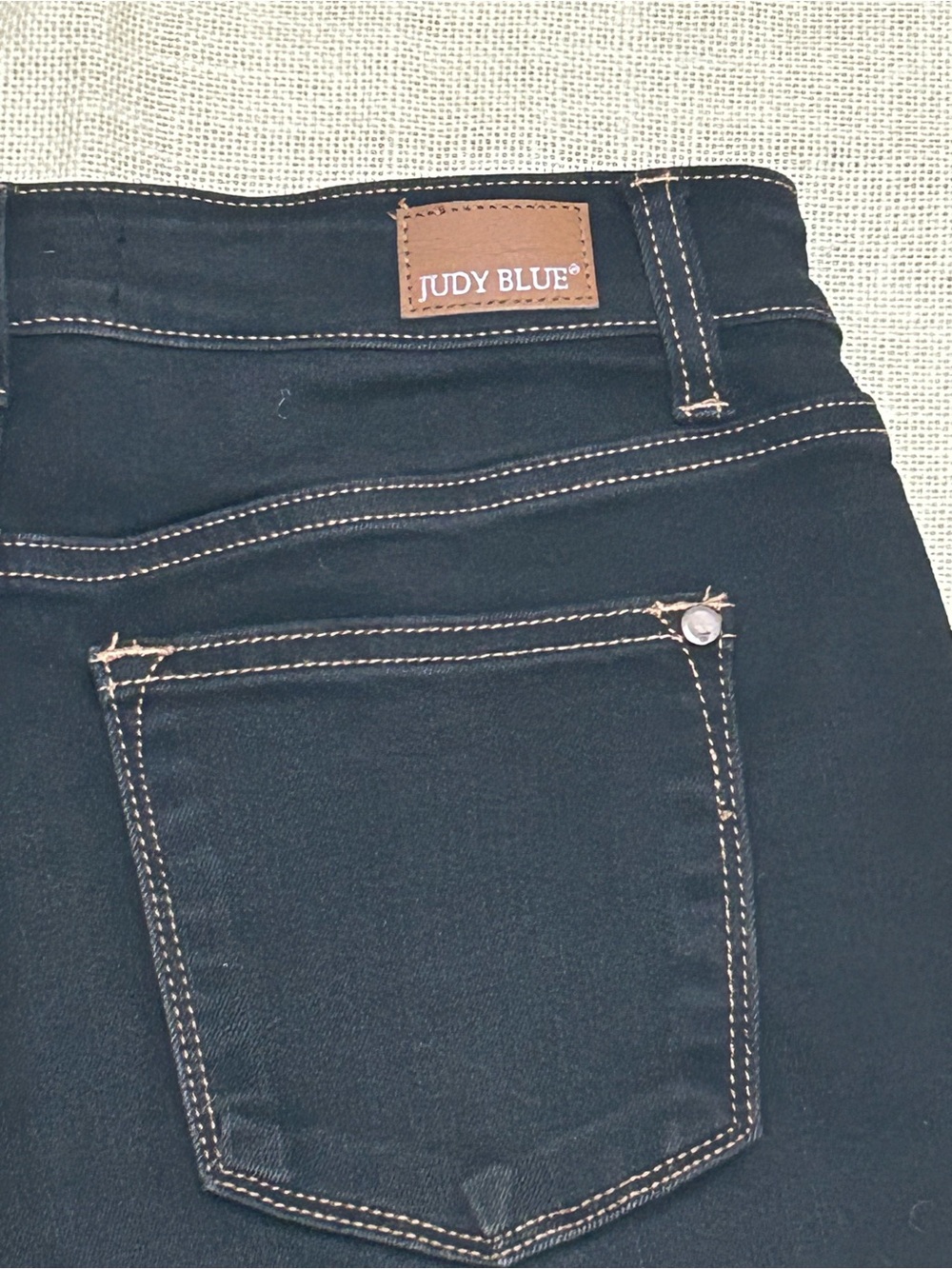 Judy Blue Jean Shorts Women's
Sz L High Waist Black Denim Stretch - Picture 5 of 7